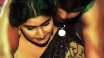 Desi Aunty In Steamy Indian Video