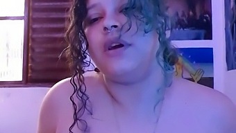 Live Masturbation Session With A Sexy Babe